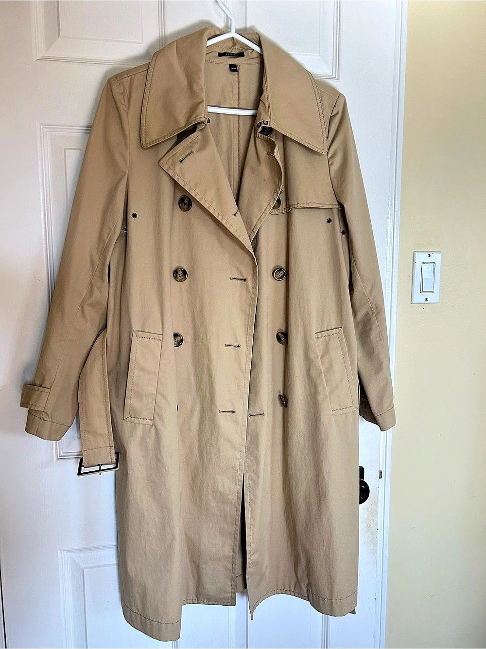 JACOB Trench Coat in Beige Size Medium Like New